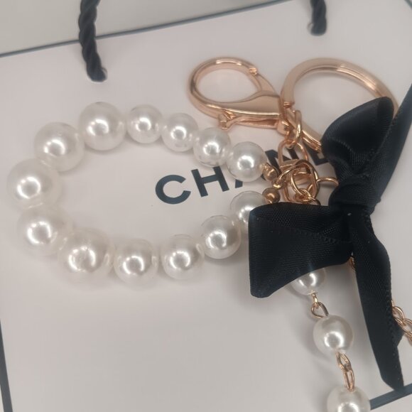 PEARL LUXURY KEYCHAIN CRYSTAL PERFUME BOTTLE - Picture 5 of 9